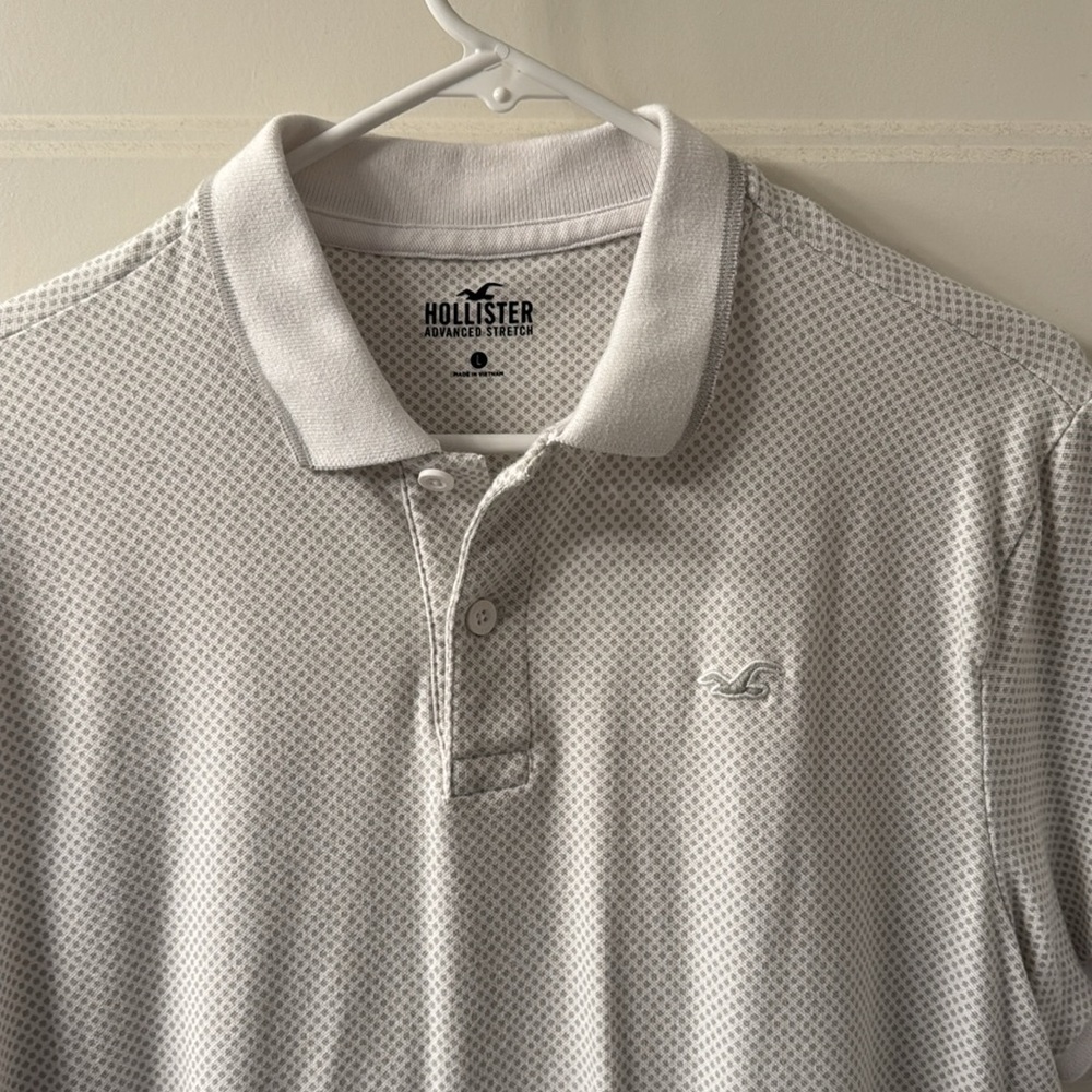 Mens Hollister Short-Sleeve Polo, Size Large, White/Grey - Picture 2 of 4